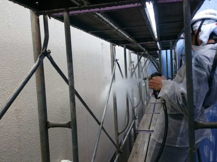 京都市　外壁塗装　高圧洗浄中です　I 　宇治市　外壁塗装・屋根塗装・雨漏り専門店　塗り達