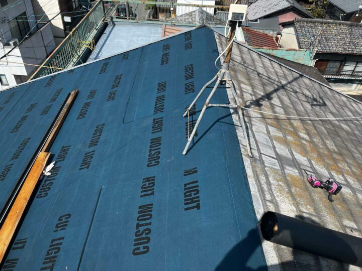 屋根工事　シート敷設