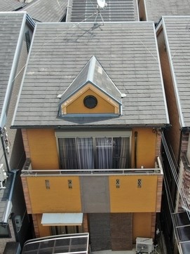 京都市南区にて　大屋根のカバー工事、下屋根・外壁の塗装、防水工事、他にもお家丸ごとおまかせいただきました 施工前