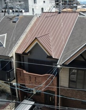 城陽市にて屋根カバー工法・外壁塗装・バルコニー防水工事をさせていただきました。 施工後