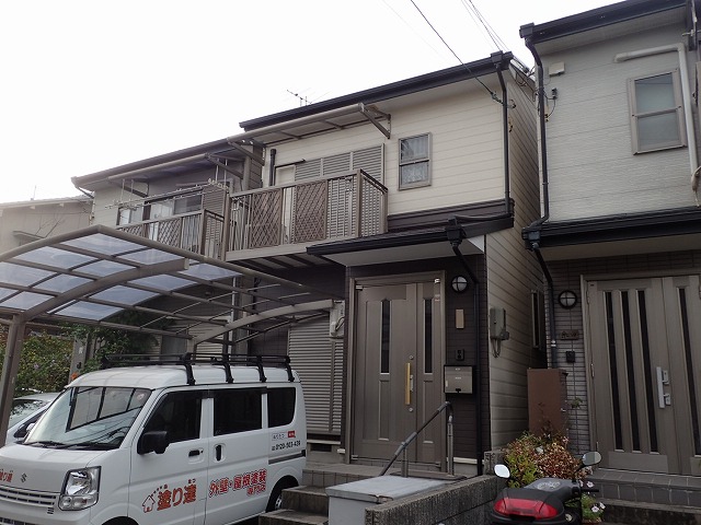 京都市北区にて　シールと外壁のひび割れの補修後塗装工事を行いました！