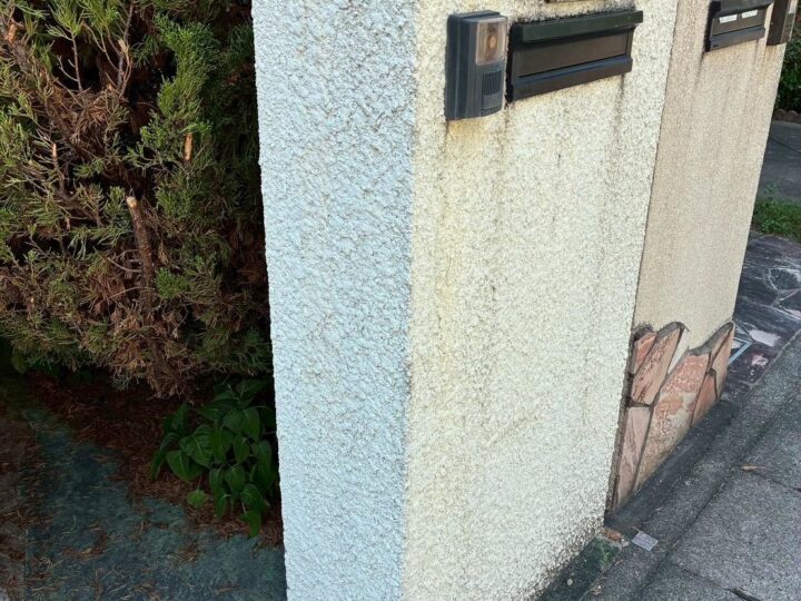 京都市伏見区にて外壁・屋根塗装、シーリング工事、付帯部等を施工しました。 施工前