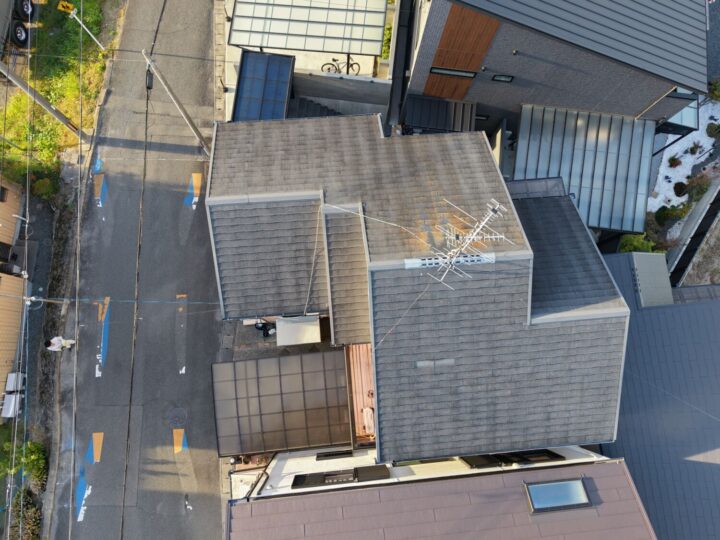 京都府久世郡にて コロニアルネオの屋根をスーパーガルテクトに!! 施工前