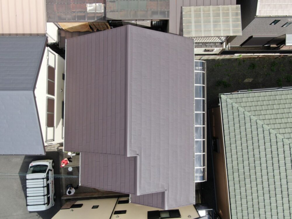 京都市伏見区にて コロニアルNEOの屋根をスーパーガルテクトに!! 施工後